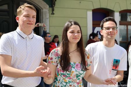 Kamnik danes v znamenju maturantske četvorke, v kateri je zaplesalo preko 200 maturantk in maturantov (59)